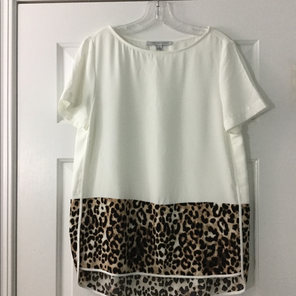 Adrienne Vittadini Short Sleeve Top with Leopard Printed Hem Size S